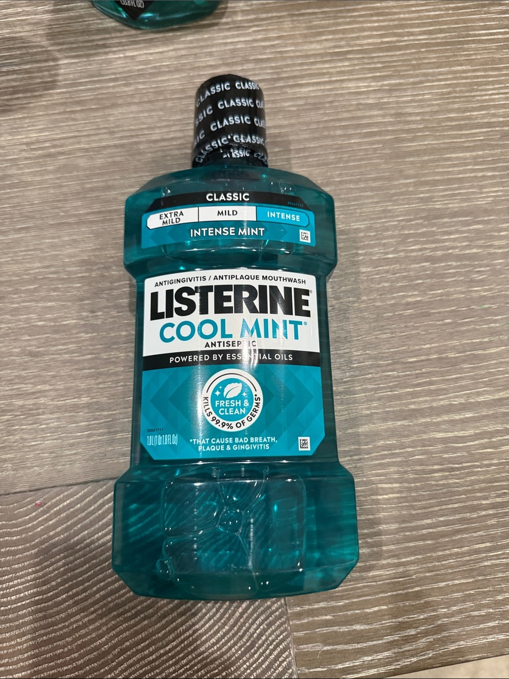 NWT Listerine intense Cool Mint Antiseptic Mouthwash 1L